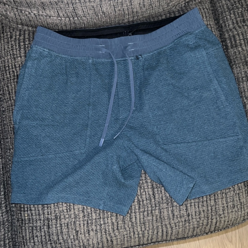 Lululemon At Ease shorts (XL)